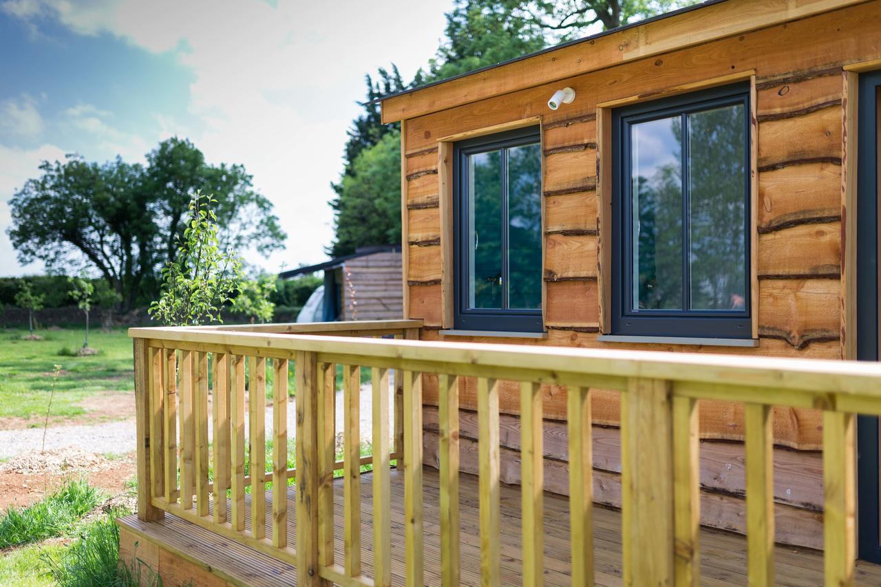 The Holford Arms Chalets And Glamping Didmarton Exterior foto